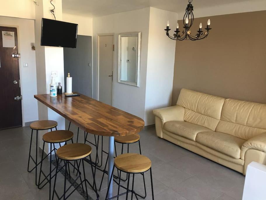 Grands Buffets Hebergement Chambre Narbonne Exterior foto